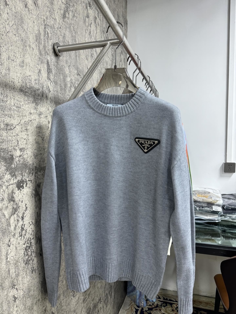 Pra*a sweater
